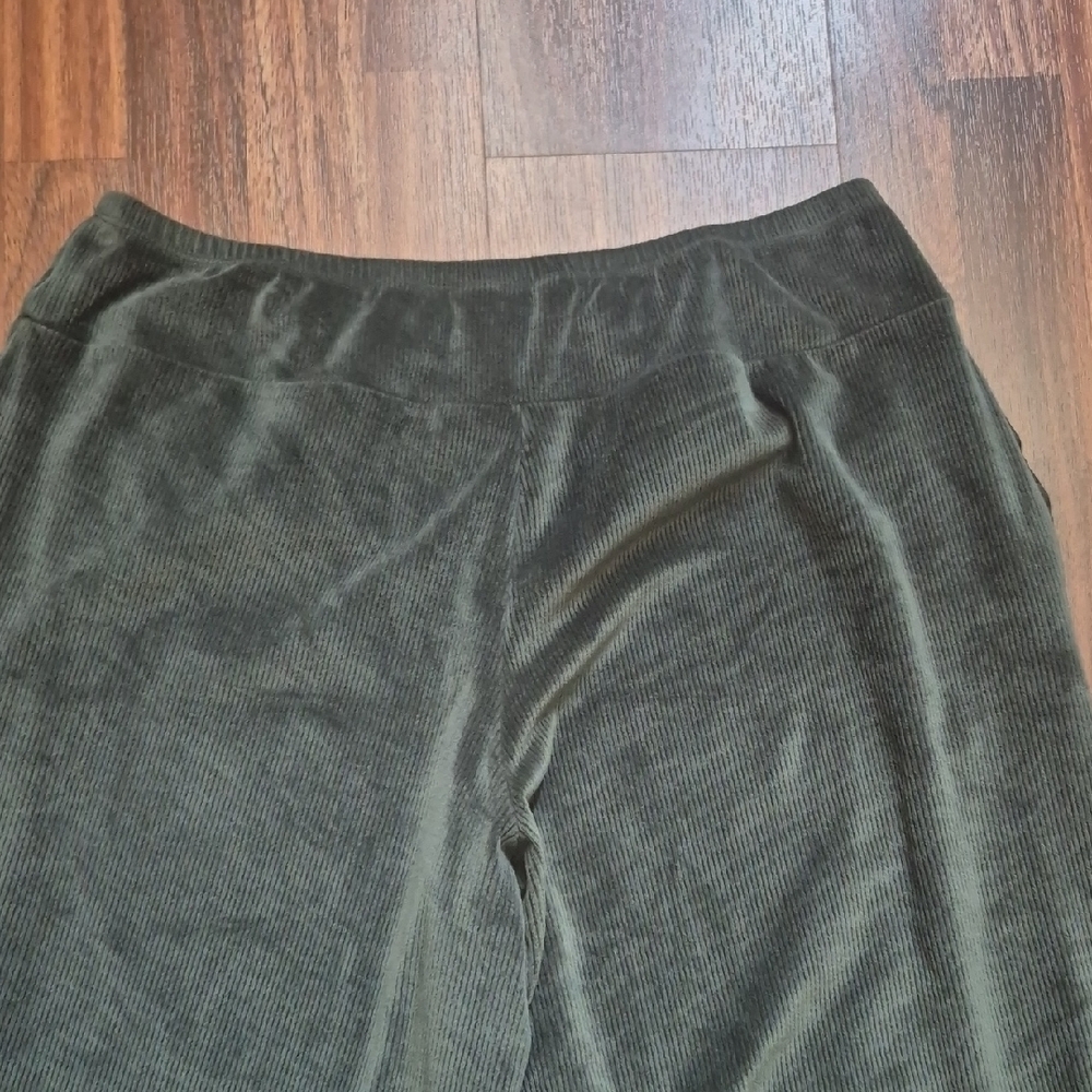 Sofia Intimates by Sofia Vergara Women's Velour Wide Leg Pant Sz. 16-18. - Picture 6 of 7